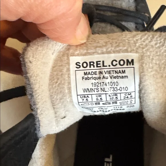 Sorel Black and Gray Fleece-Lined Boots - Picture 6 of 9
